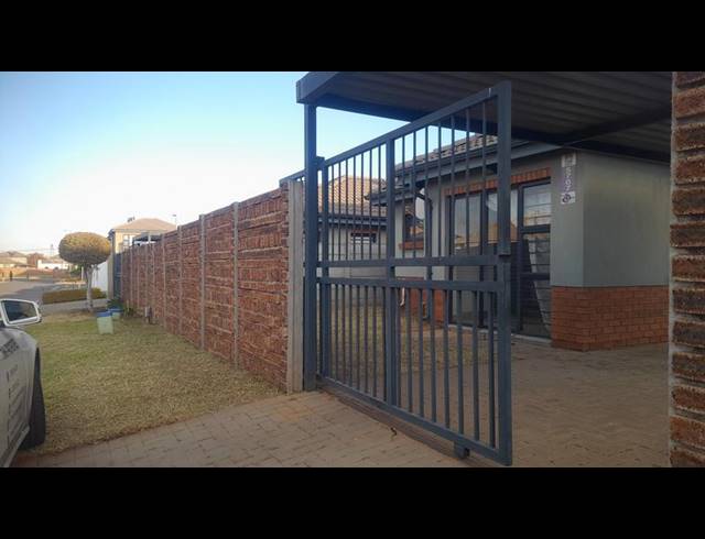 3 BEDROOM HOUSE FOR SALE IN ALBERTSDAL